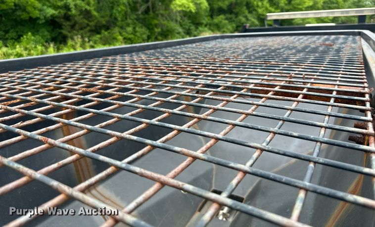 image for item JX9022 2006 Ford  F350 Super Duty  flatbed pickup truck