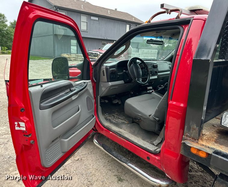 image for item JX9022 2006 Ford  F350 Super Duty  flatbed pickup truck