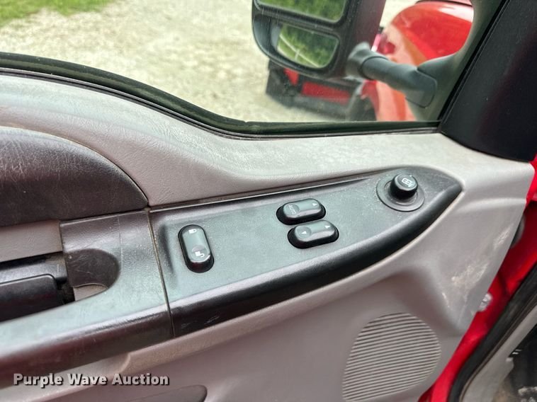 image for item JX9022 2006 Ford  F350 Super Duty  flatbed pickup truck