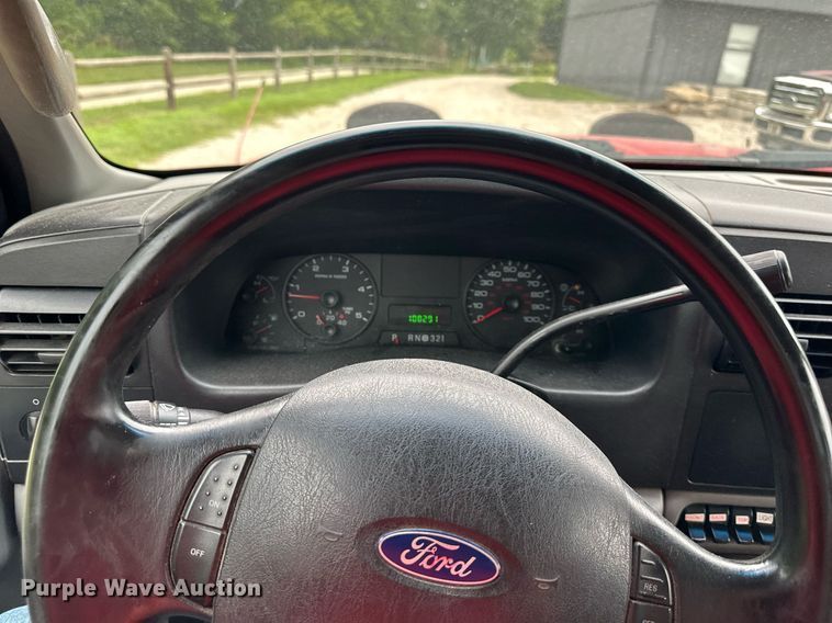 image for item JX9022 2006 Ford  F350 Super Duty  flatbed pickup truck