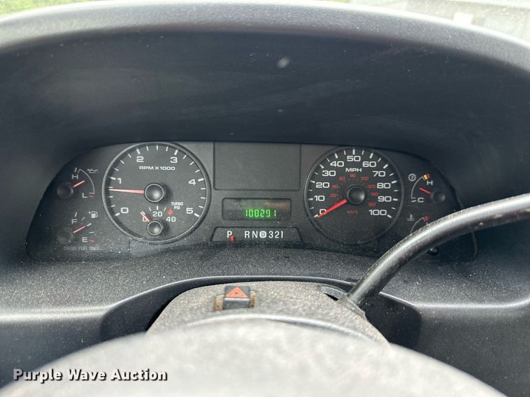 image for item JX9022 2006 Ford  F350 Super Duty  flatbed pickup truck