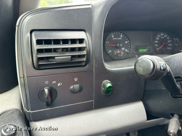 image for item JX9022 2006 Ford  F350 Super Duty  flatbed pickup truck