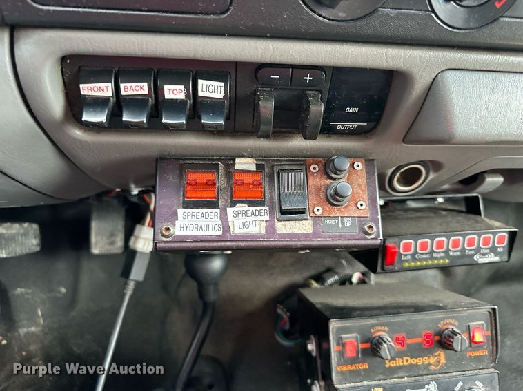 image for item JX9022 2006 Ford  F350 Super Duty  flatbed pickup truck