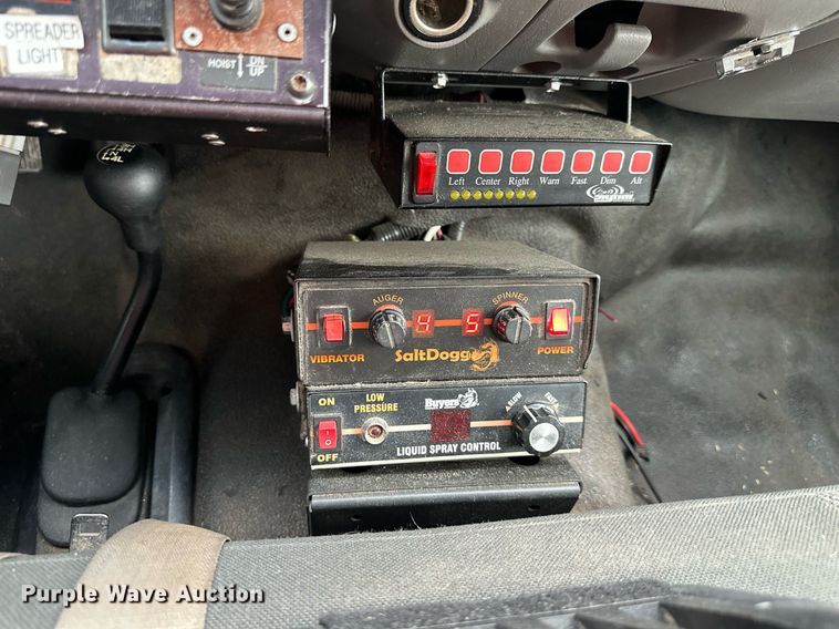 image for item JX9022 2006 Ford  F350 Super Duty  flatbed pickup truck