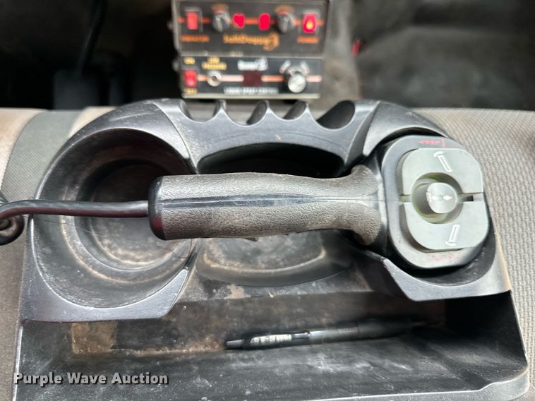 image for item JX9022 2006 Ford  F350 Super Duty  flatbed pickup truck