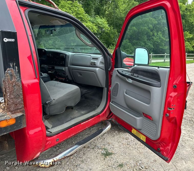 image for item JX9022 2006 Ford  F350 Super Duty  flatbed pickup truck