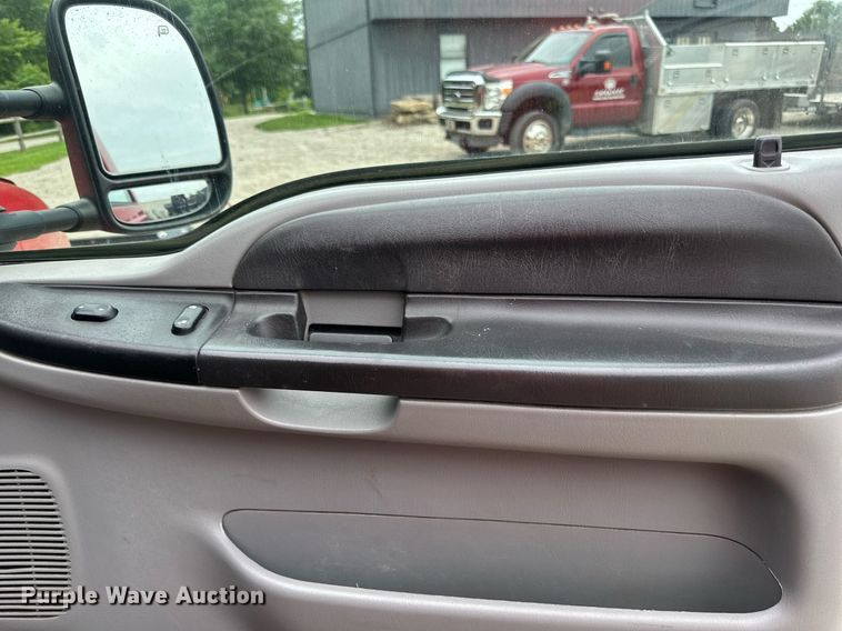 image for item JX9022 2006 Ford  F350 Super Duty  flatbed pickup truck