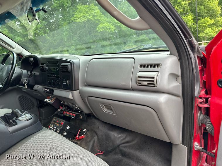 image for item JX9022 2006 Ford  F350 Super Duty  flatbed pickup truck