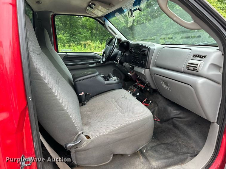 image for item JX9022 2006 Ford  F350 Super Duty  flatbed pickup truck