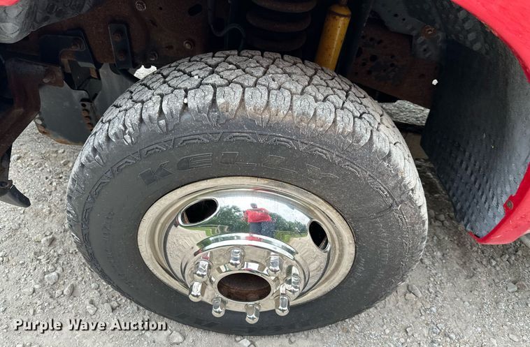 image for item JX9022 2006 Ford  F350 Super Duty  flatbed pickup truck