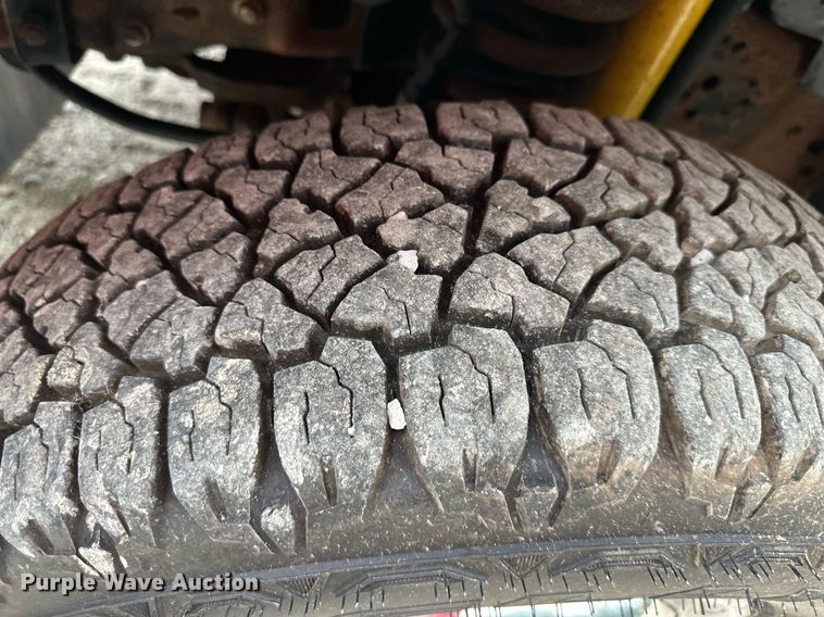 image for item JX9022 2006 Ford  F350 Super Duty  flatbed pickup truck