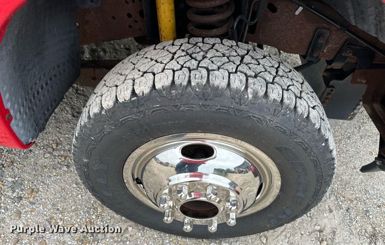 image for item JX9022 2006 Ford  F350 Super Duty  flatbed pickup truck