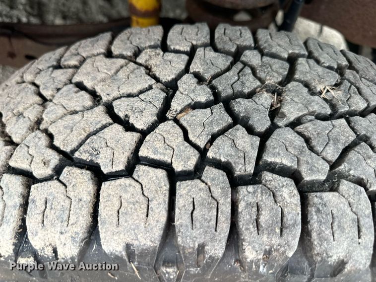 image for item JX9022 2006 Ford  F350 Super Duty  flatbed pickup truck