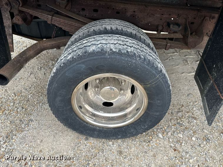 image for item JX9022 2006 Ford  F350 Super Duty  flatbed pickup truck