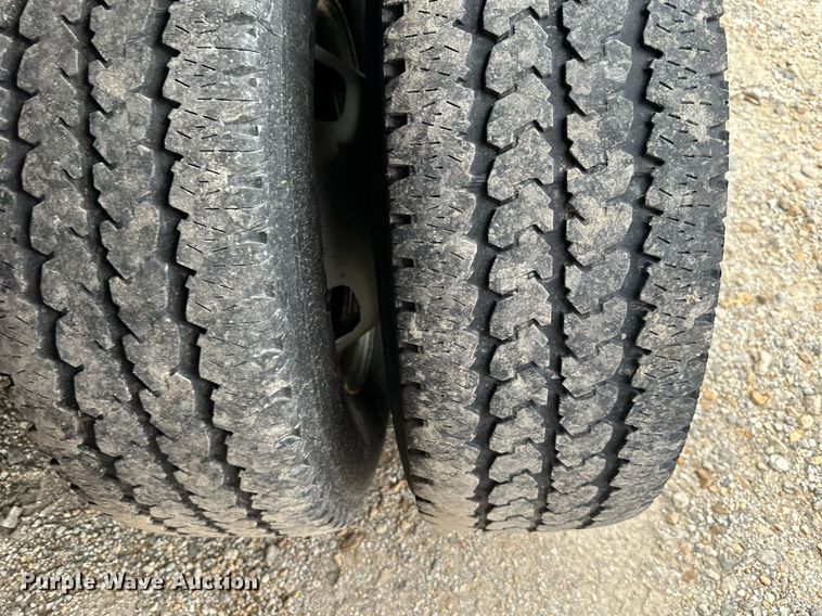 image for item JX9022 2006 Ford  F350 Super Duty  flatbed pickup truck