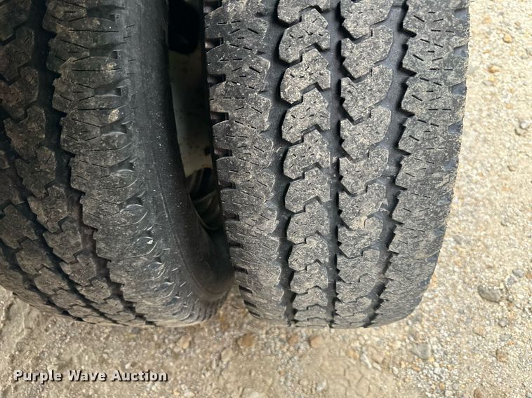 image for item JX9022 2006 Ford  F350 Super Duty  flatbed pickup truck