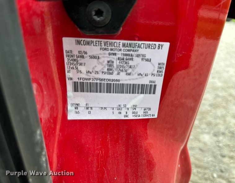 image for item JX9022 2006 Ford  F350 Super Duty  flatbed pickup truck