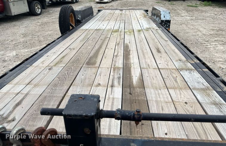 image for item JX9025 2011 PJ  tilt deck equipment trailer