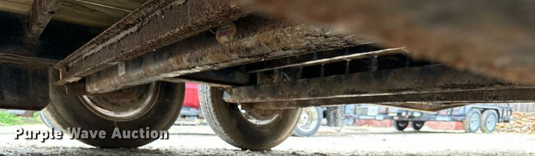 image for item JX9025 2011 PJ  tilt deck equipment trailer