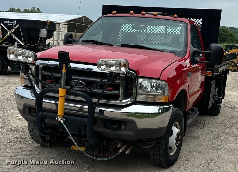 image for item JX9026 2004 Ford  F350 Super Duty  flatbed pickup truck