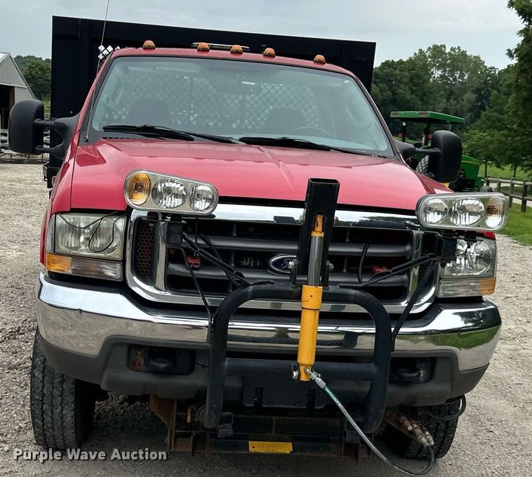 image for item JX9026 2004 Ford  F350 Super Duty  flatbed pickup truck