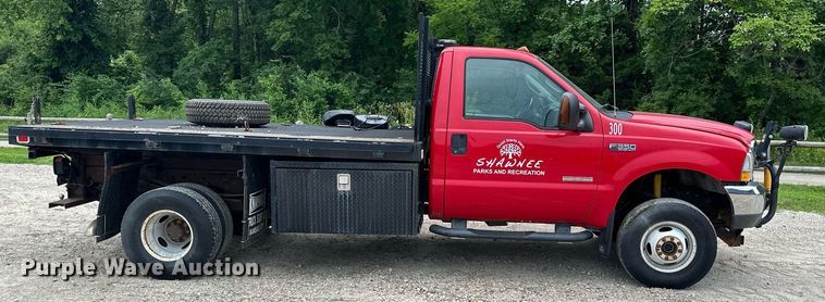 image for item JX9026 2004 Ford  F350 Super Duty  flatbed pickup truck