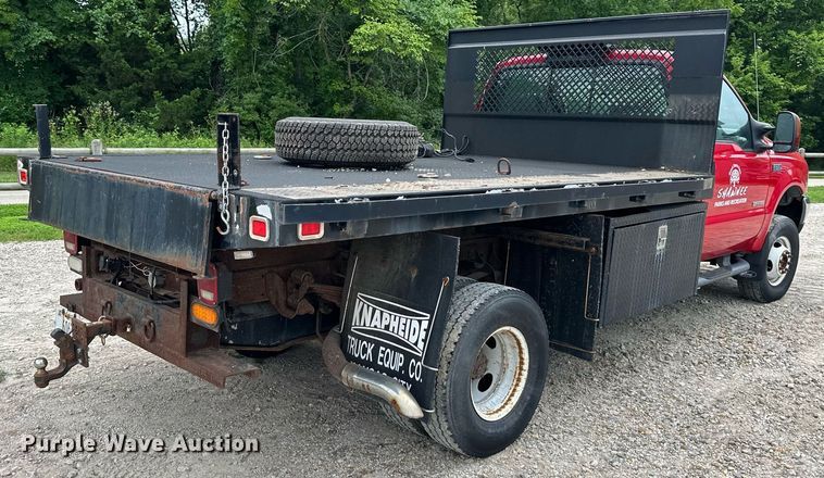 image for item JX9026 2004 Ford  F350 Super Duty  flatbed pickup truck