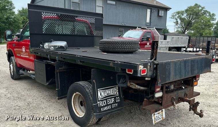 image for item JX9026 2004 Ford  F350 Super Duty  flatbed pickup truck