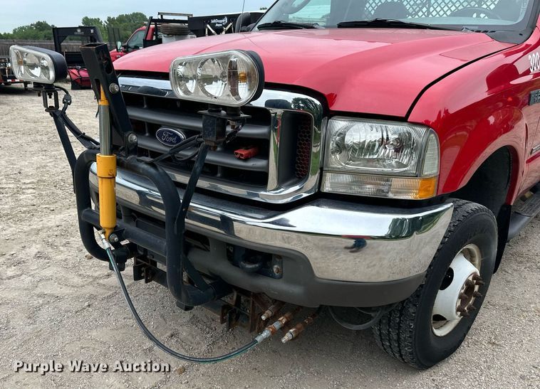 image for item JX9026 2004 Ford  F350 Super Duty  flatbed pickup truck