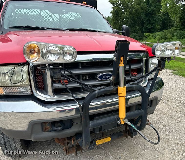 image for item JX9026 2004 Ford  F350 Super Duty  flatbed pickup truck