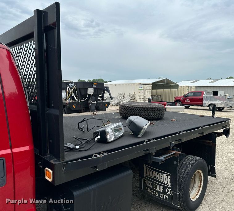image for item JX9026 2004 Ford  F350 Super Duty  flatbed pickup truck