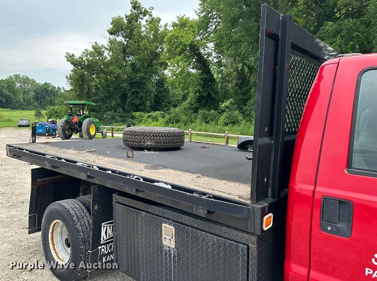 image for item JX9026 2004 Ford  F350 Super Duty  flatbed pickup truck