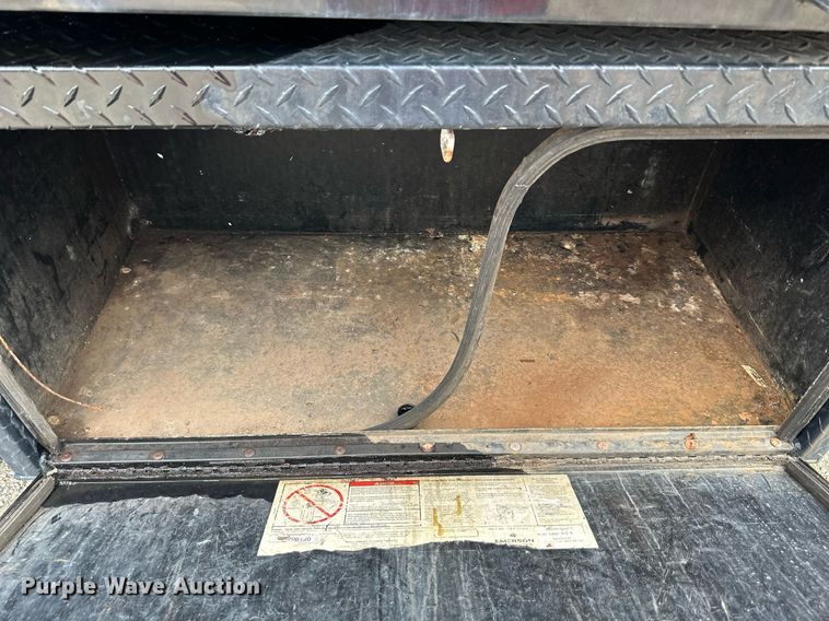 image for item JX9026 2004 Ford  F350 Super Duty  flatbed pickup truck