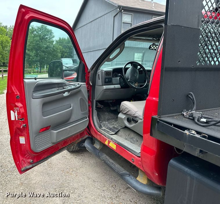 image for item JX9026 2004 Ford  F350 Super Duty  flatbed pickup truck