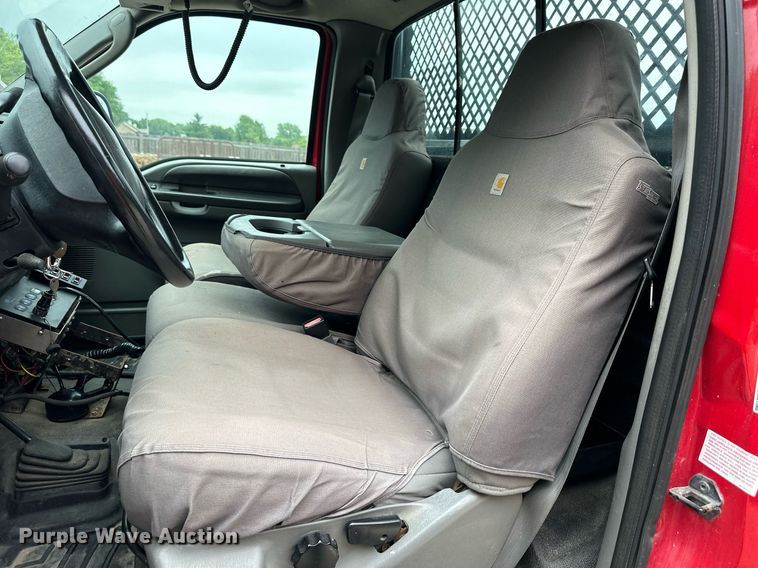 image for item JX9026 2004 Ford  F350 Super Duty  flatbed pickup truck