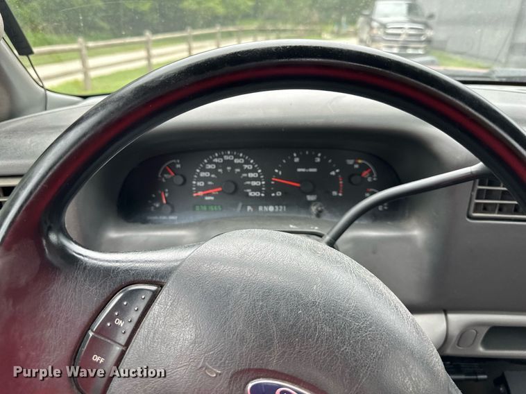 image for item JX9026 2004 Ford  F350 Super Duty  flatbed pickup truck