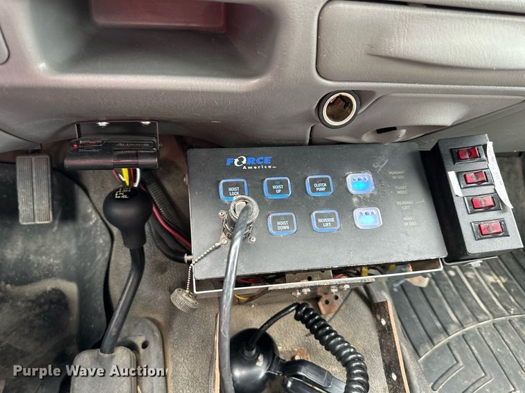 image for item JX9026 2004 Ford  F350 Super Duty  flatbed pickup truck