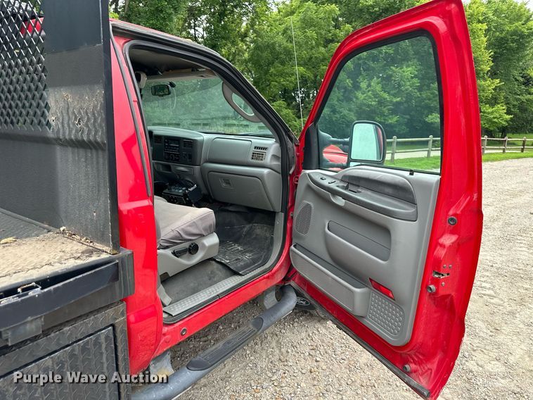 image for item JX9026 2004 Ford  F350 Super Duty  flatbed pickup truck