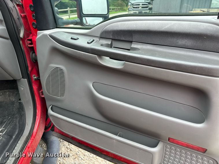 image for item JX9026 2004 Ford  F350 Super Duty  flatbed pickup truck