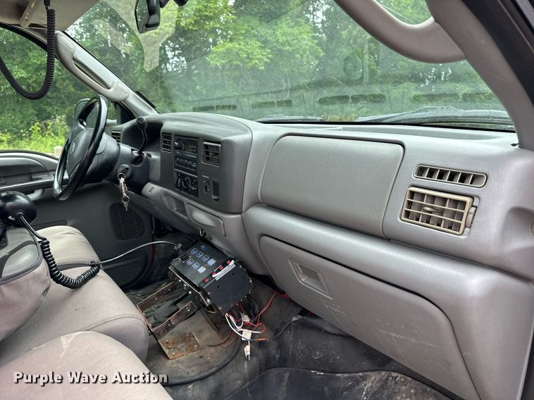 image for item JX9026 2004 Ford  F350 Super Duty  flatbed pickup truck