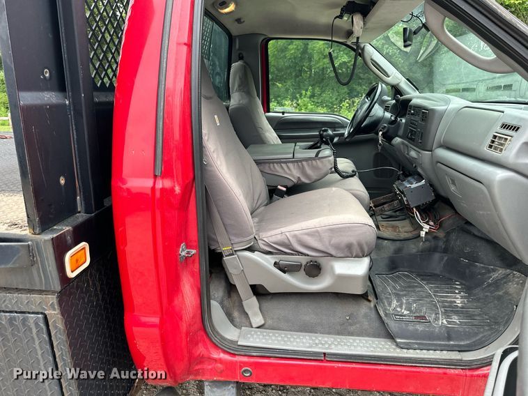 image for item JX9026 2004 Ford  F350 Super Duty  flatbed pickup truck