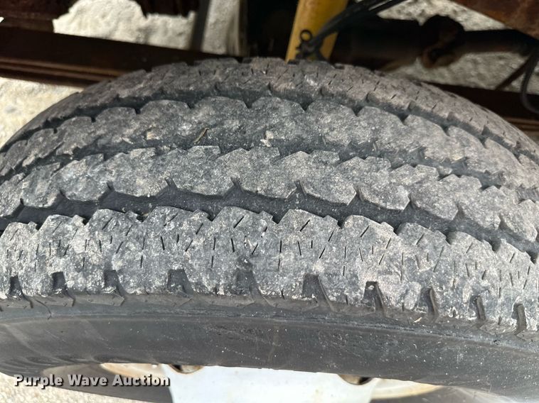 image for item JX9026 2004 Ford  F350 Super Duty  flatbed pickup truck