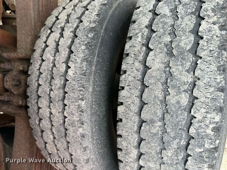 image for item JX9026 2004 Ford  F350 Super Duty  flatbed pickup truck