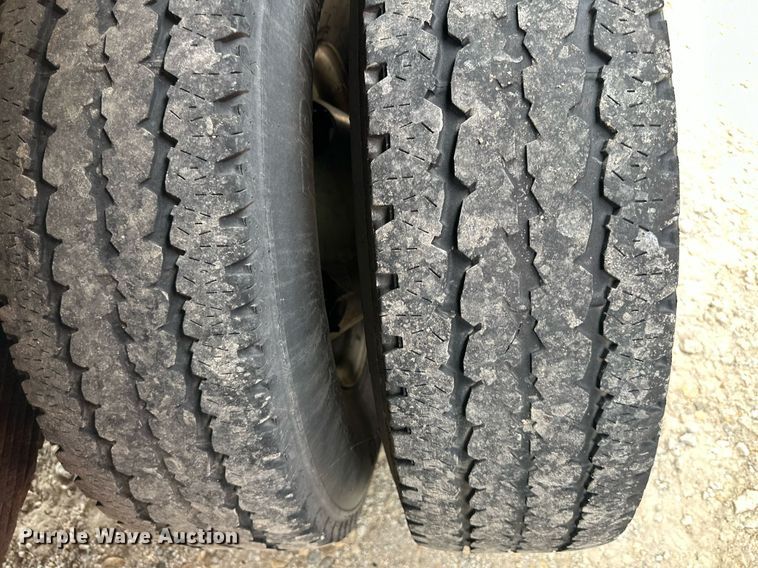 image for item JX9026 2004 Ford  F350 Super Duty  flatbed pickup truck