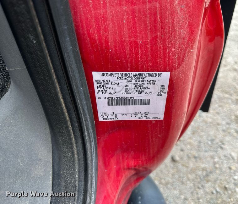 image for item JX9026 2004 Ford  F350 Super Duty  flatbed pickup truck