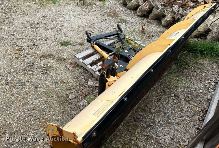 image for item JX9026 2004 Ford  F350 Super Duty  flatbed pickup truck