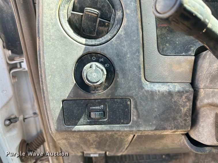 image for item KM9834 2010 Ford F150 XL  SuperCab pickup truck