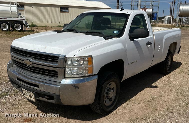 image for item KM9835 2007 Chevrolet Silverado 2500HD  pickup truck