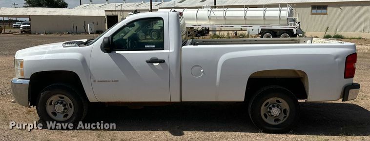 image for item KM9835 2007 Chevrolet Silverado 2500HD  pickup truck