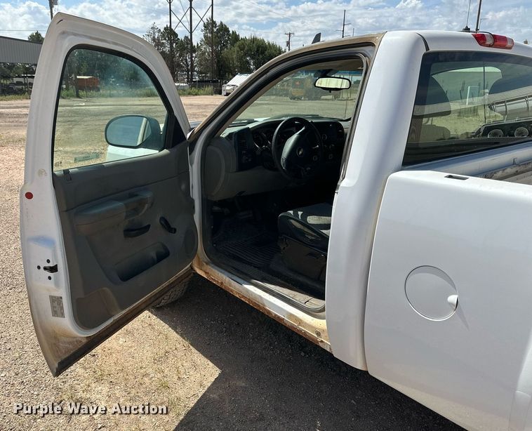 image for item KM9835 2007 Chevrolet Silverado 2500HD  pickup truck